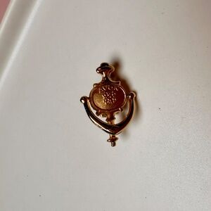 Vintage Avon Gold Door Knocker Award Pin – 1970s Rep Recognition Pin